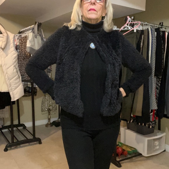 Faux fur bomber jacket - Picture 4 of 4